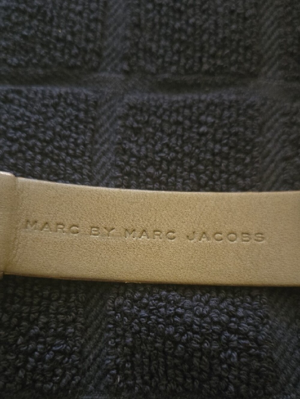 Marc Jacobs Gold-Tone Round Women's Watch - Gold Strap - Picture 2 of 4
